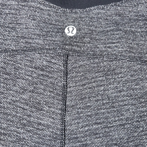 {EUC LuluLemon Base Runner Long Sleeve Top Mini Pique Heathered Black Size 4} - Picture 14 of 14
